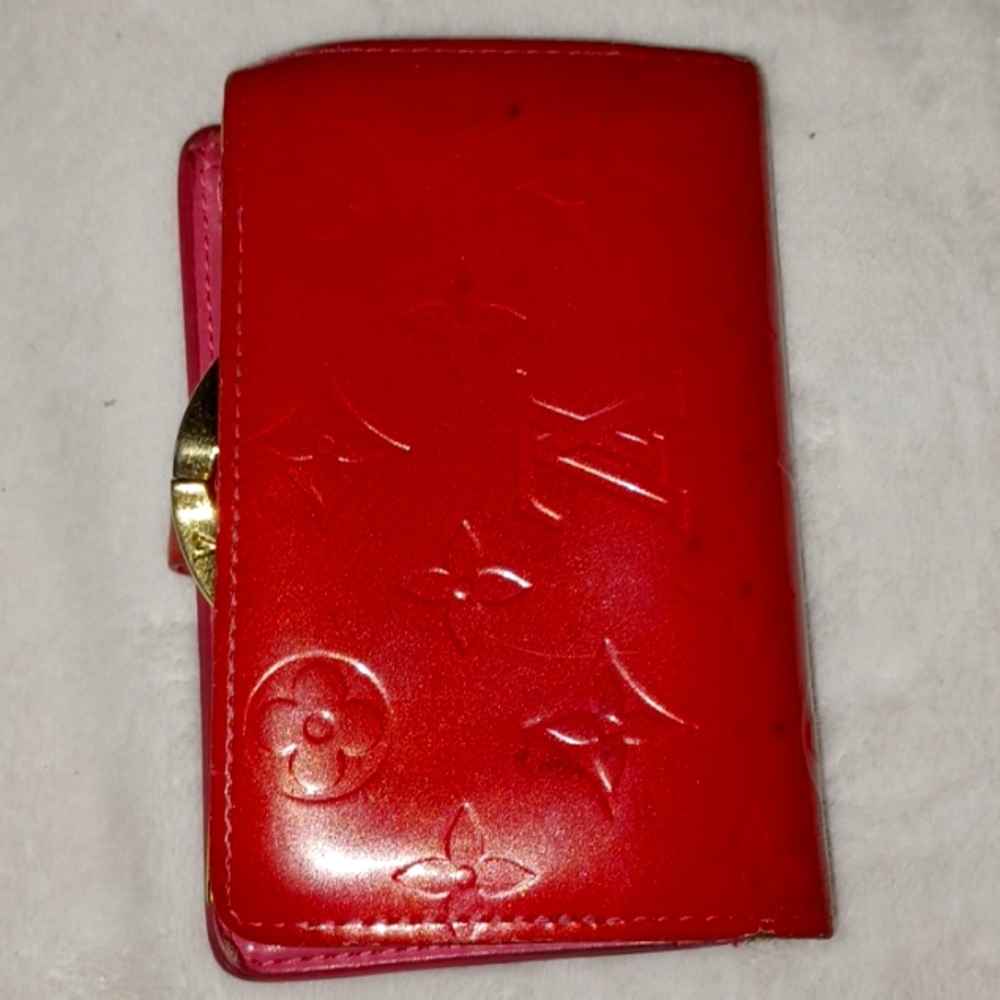 Louis Vuitton Red Wallet with Glossy Finish and Embossed Design - Picture 2 of 7